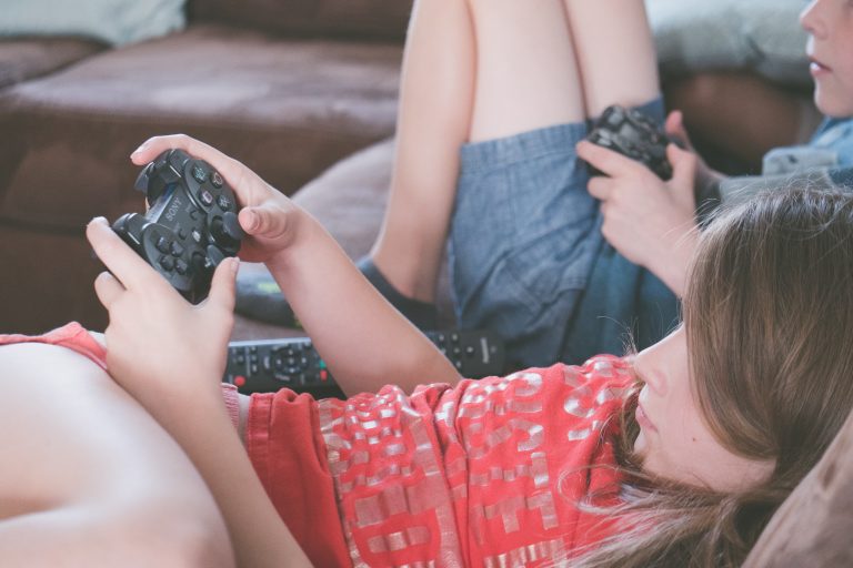 gaming-girl-kids
